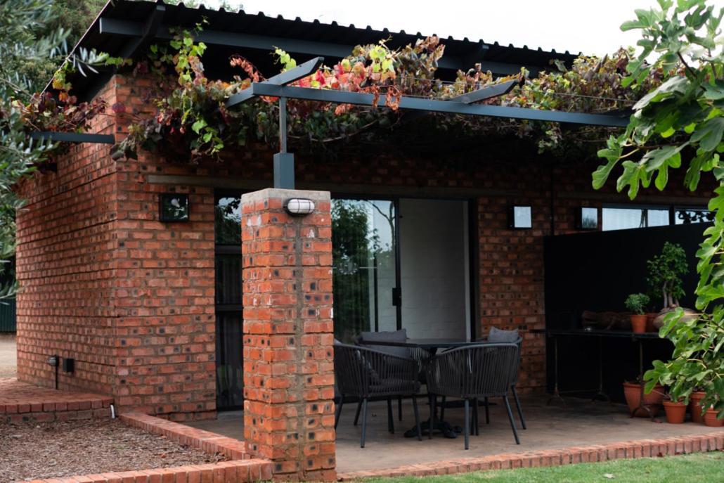 Bed and Breakfast Liedjiesbos Urban Olive Farm Bloemfontein Esterno foto