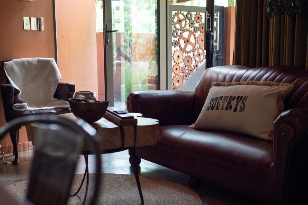 Bed and Breakfast Liedjiesbos Urban Olive Farm Bloemfontein Esterno foto