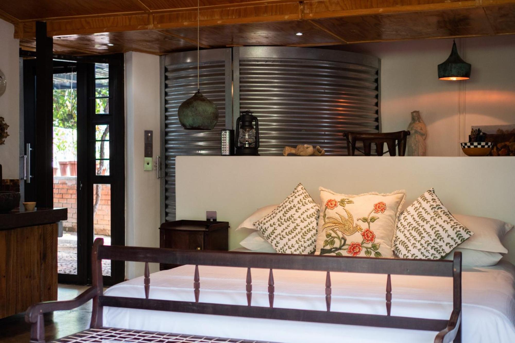 Bed and Breakfast Liedjiesbos Urban Olive Farm Bloemfontein Esterno foto